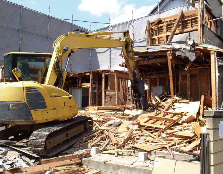 店舗の家具を修理します。